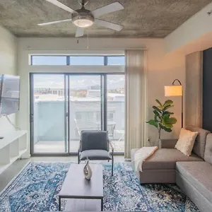 unique-1bd-central-downtown-gym-pool-parking.hotelsofphoenix.com/